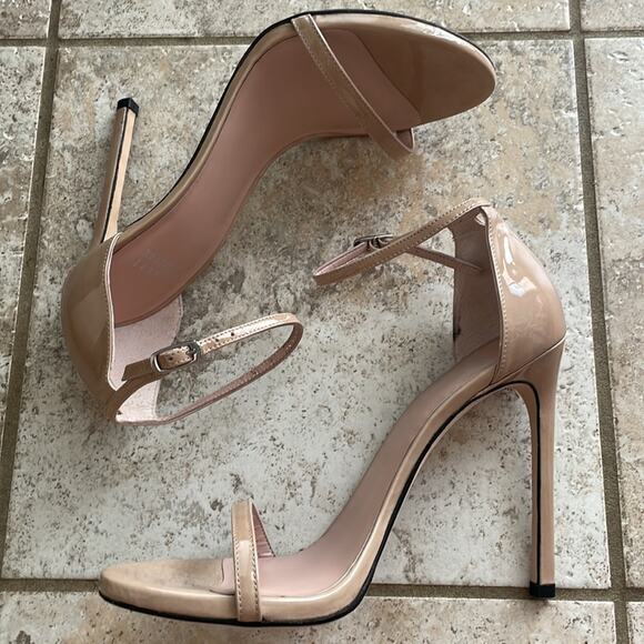 Stuart Weitzman Nudistsong Strap Sandal Patent Leather Neutral - Picture 2 of 13